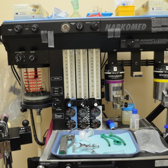 https://www.vmsdentistry.com/wp-content/uploads/2015/11/Hospital-Grade-Anesthesia-Machine-540x540.jpg